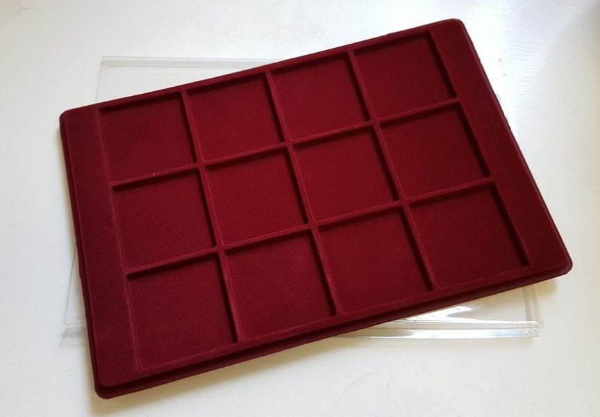 Paletka z zasuwką na monety: P12